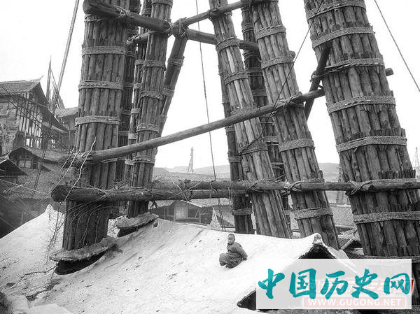 四川老照片：二十年代末四川盆地 古老的天然气煮盐