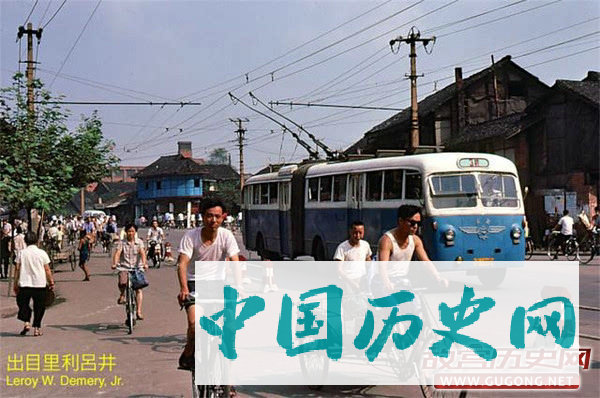 80年代老照片：八十年代交通工具 无轨电车