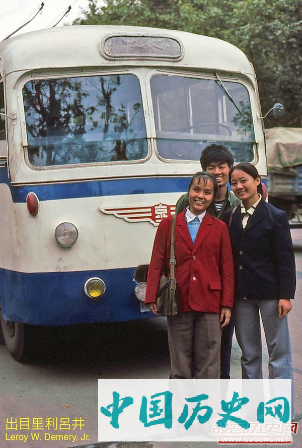 80年代老照片：八十年代交通工具 无轨电车