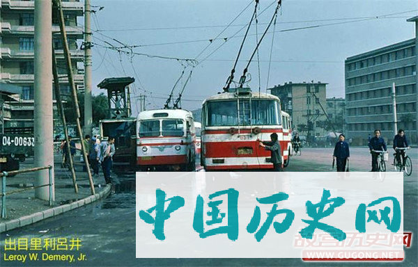 80年代老照片：八十年代交通工具 无轨电车