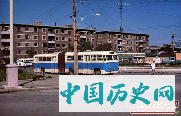 80年代老照片：八十年代交通工具 无轨电车