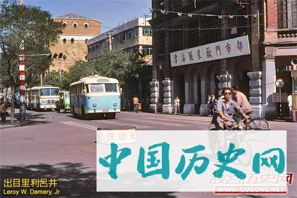 80年代老照片：八十年代交通工具 无轨电车
