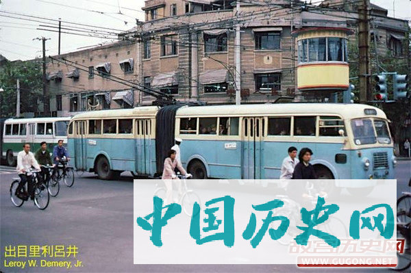 80年代老照片：八十年代交通工具 无轨电车