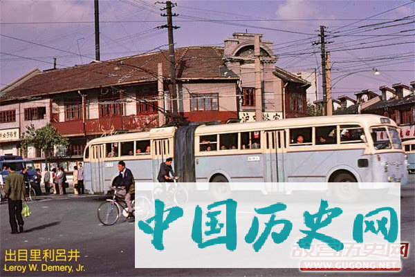 80年代老照片：八十年代交通工具 无轨电车