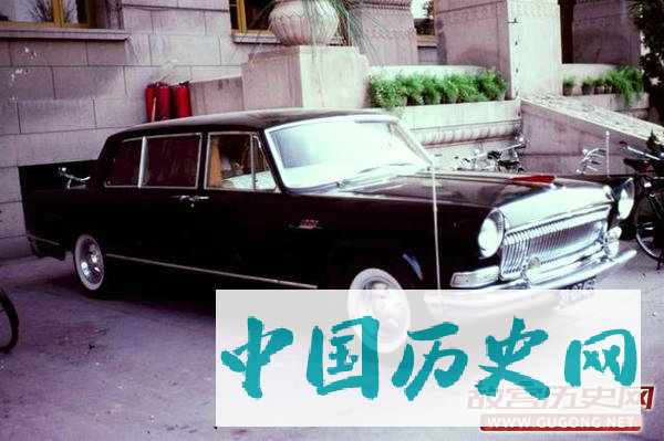 80年代老照片：街拍1981年的交通工具