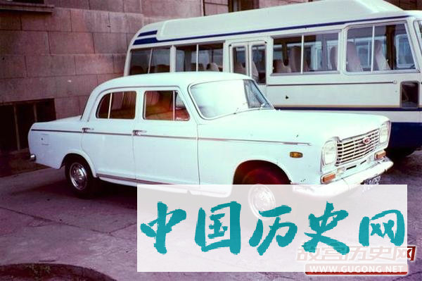 80年代老照片：街拍1981年的交通工具