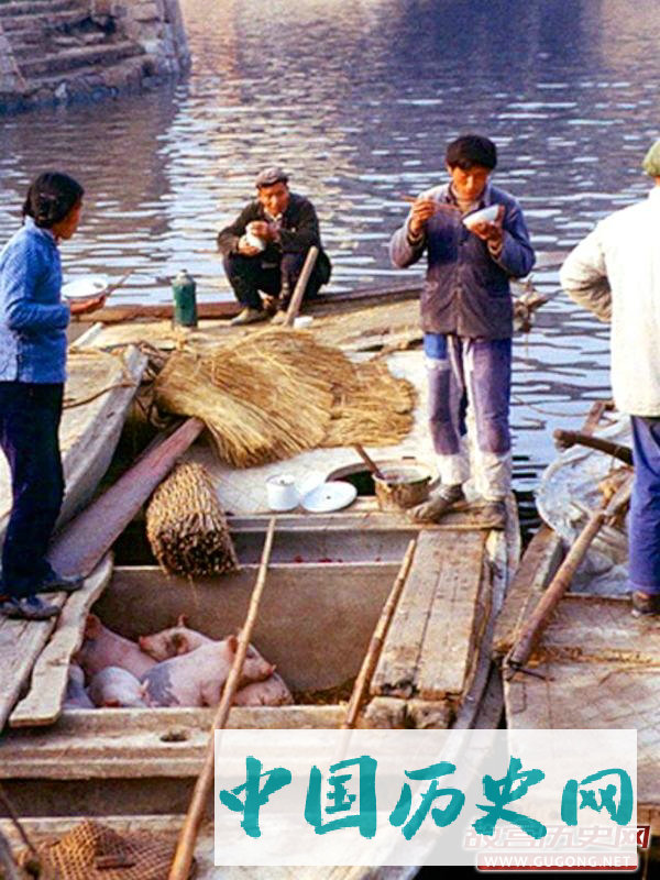 80年代老照片：简单平静的生活 1983年沪苏街拍