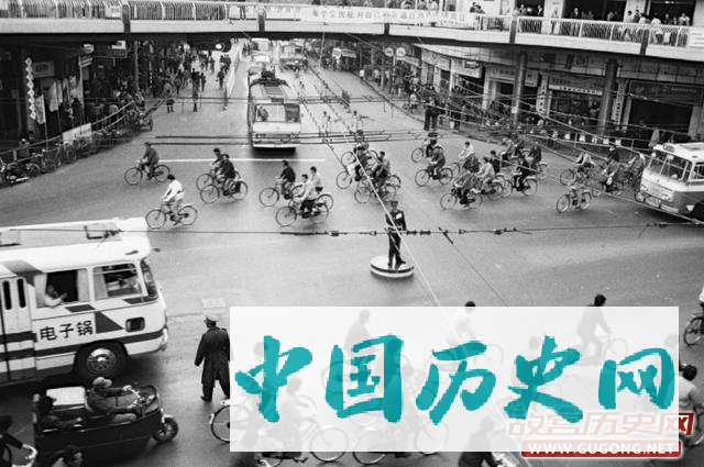 80年代老照片：八十年代的中华商业第一街