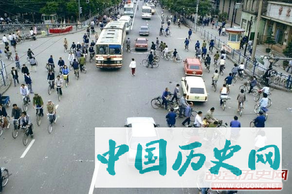 80年代老照片：1988年的北京街景 首届旅游年