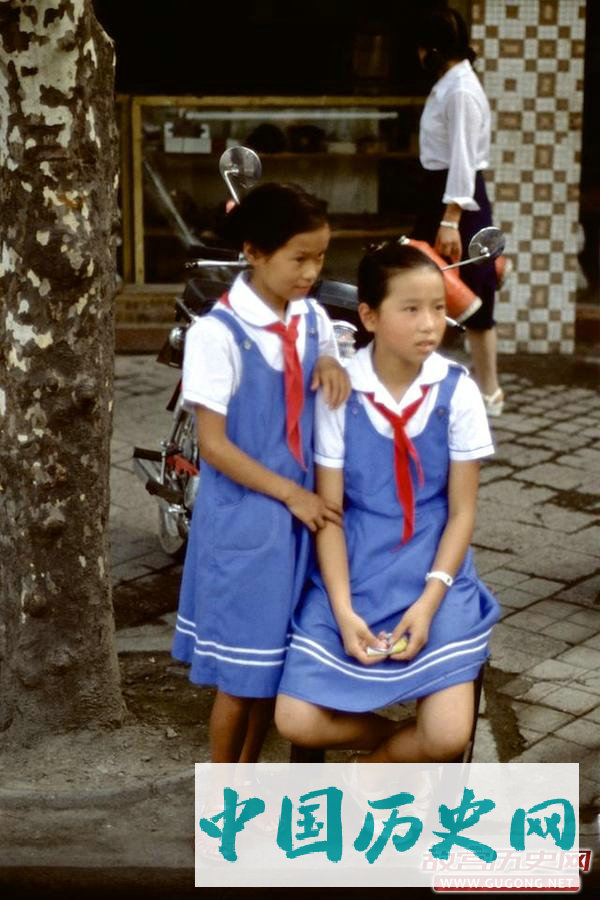 80年代老照片：美好的童年记忆 八十年代的红领巾们