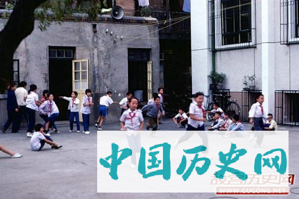 80年代老照片：美好的童年记忆 八十年代的红领巾们