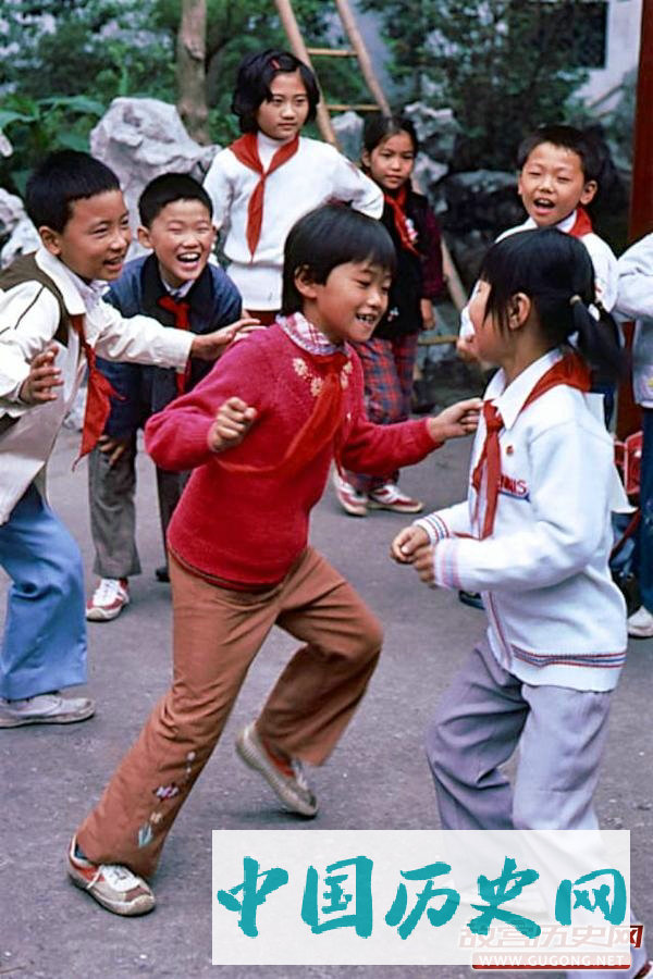 80年代老照片：美好的童年记忆 八十年代的红领巾们