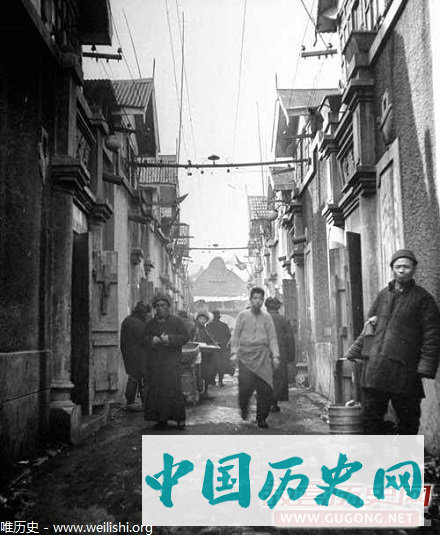 沈阳老照片：1946年沈阳妓院的窑姐儿