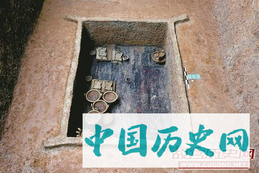 湖北京山苏家垄发掘出高等级墓葬及大规模冶铜遗存