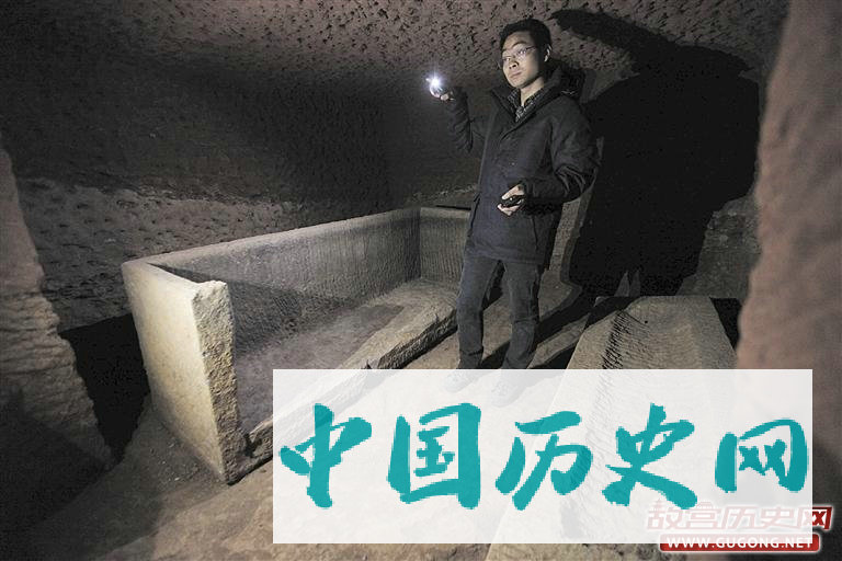 四川省成都市天府新区发现200多座崖墓