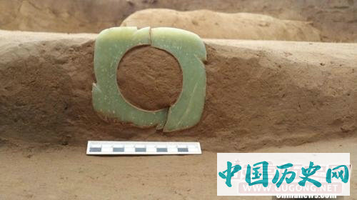 陕西延安芦山峁遗址发现用猪下颌骨奠基现象