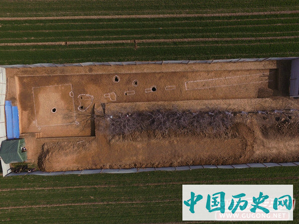 陕西发现现存最早唐墓山水屏风壁画