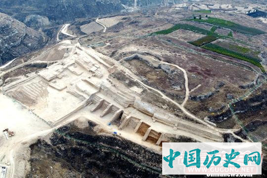 陕西神木石峁遗址集中出土百余片卜骨