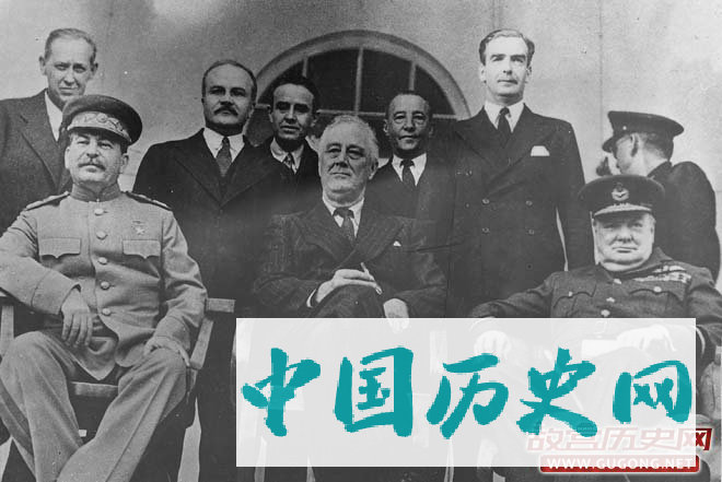 1943年11月，罗斯福、斯大林、丘吉尔合影