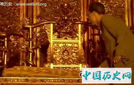 末代皇帝溥仪晚年重回紫禁城偷偷坐了一次龙椅