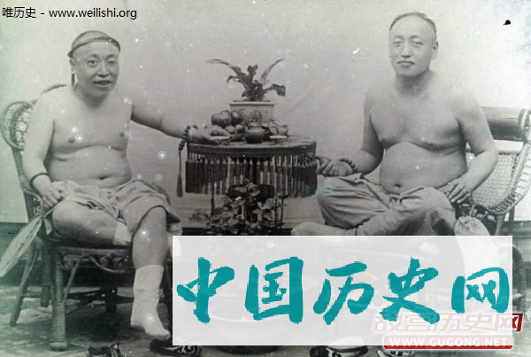 清末老照片：百年男子不雅照，皇宫长荒草