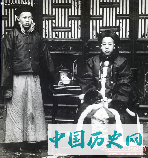 清末老照片：百年男子不雅照，皇宫长荒草