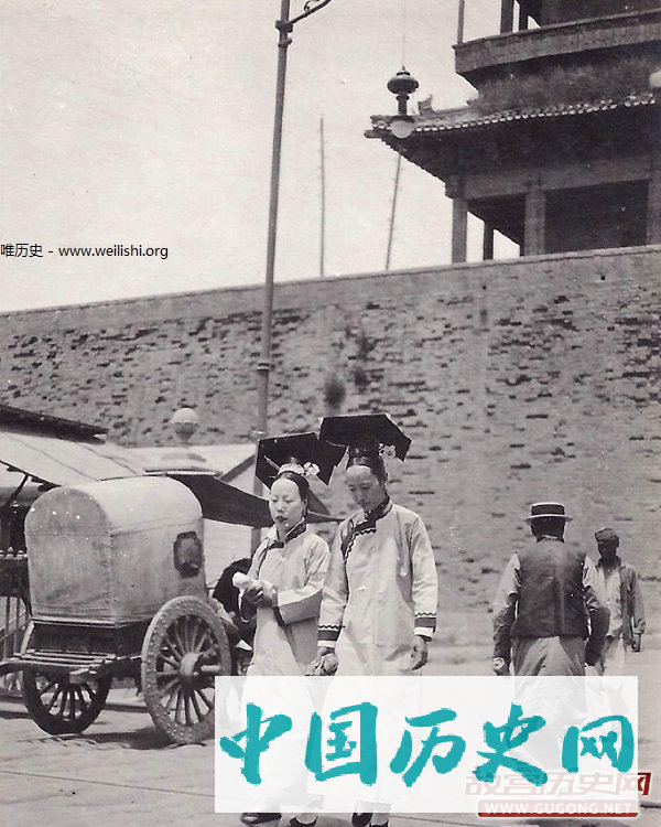 清末老照片：百年男子不雅照，皇宫长荒草