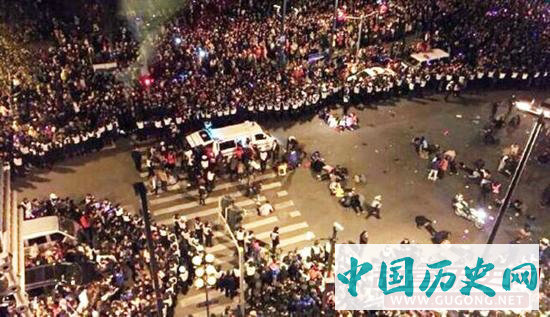 2014年12月31日 上海外滩踩踏事件
