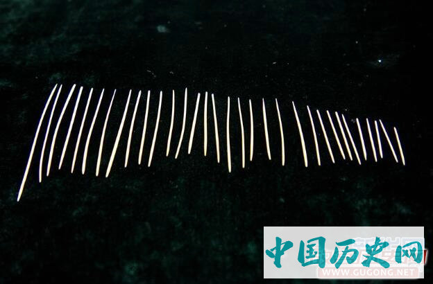 陕西石峁遗址发现距今4000年左右大型陶鹰