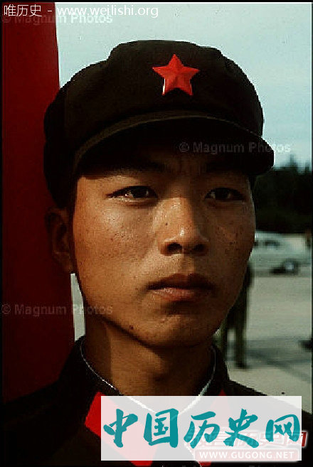 北京老照片：1973年北京人民大会堂前的卫兵