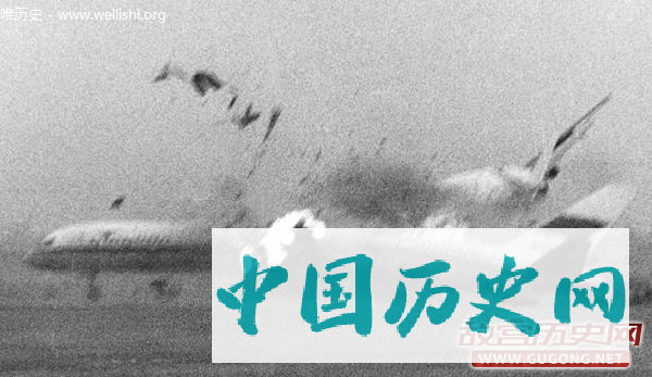 老照片：1990年白云机场飞机相撞抓拍