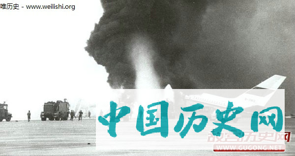 老照片：1990年白云机场飞机相撞抓拍