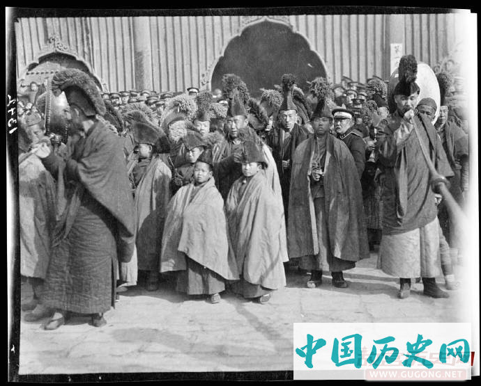 晚清老照片：清末老北京雍和宫“打鬼”舞