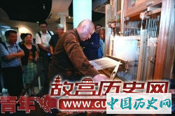 中国丝绸博物馆用复原的汉代织机成功复制“五星锦”