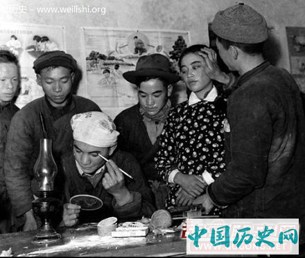老照片：几十年前春节的热闹景象