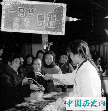 老照片：几十年前春节的热闹景象