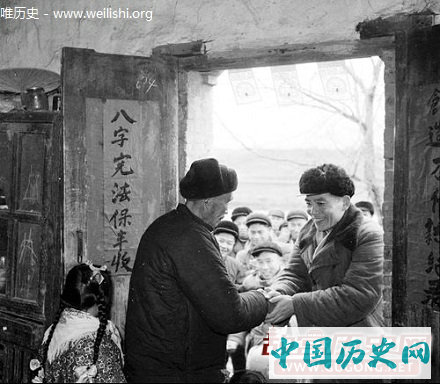 老照片：几十年前春节的热闹景象