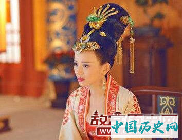 武则天依靠什么打败了王皇后？