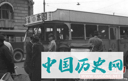 老照片里上海的公共汽车