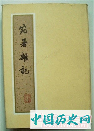 明朝人过年：男女老幼戴金箔纸饰物