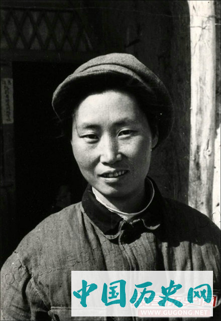 老照片：1940年投奔延安的男女大学生们