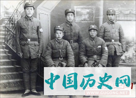 老照片：1940年投奔延安的男女大学生们
