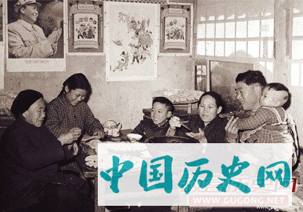 老照片：儿时过年时这样 当时很有年味