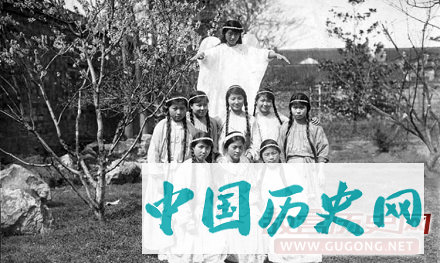 老照片揭秘真实的“金陵十三钗”