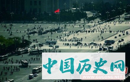 镜头下的三十年前：自行车泛滥，记账用算盘