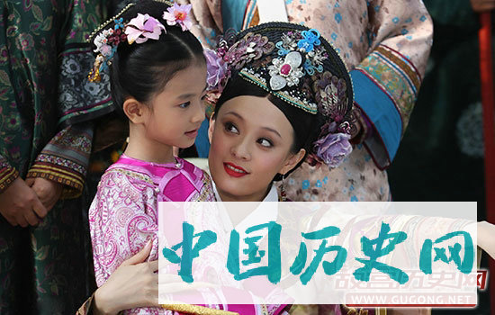 《甄嬛传》里的小毛孩胧月为何如此有心机?竟帮甄嬛陷害皇后!