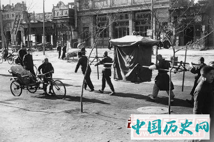 老照片：1948年12月的北平城