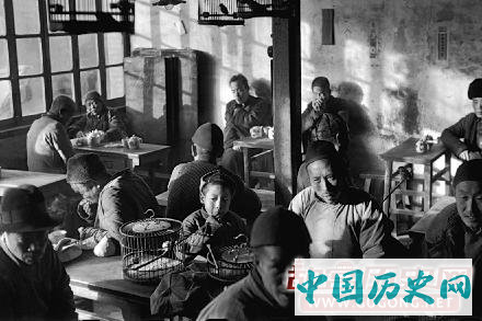 老照片：1948年12月的北平城