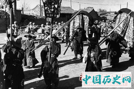 老照片：1948年12月的北平城