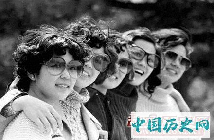 80年代老照片：1980年代北京老照片 车不多，房不贵